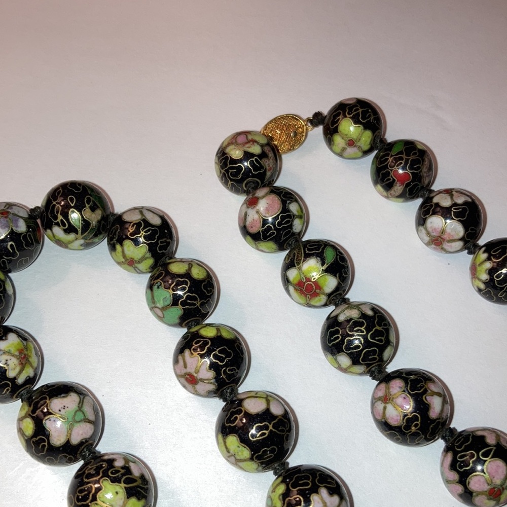 Vintage 1940s Cloisonné Black Ball Chain Knotted. Beautiful 🤩 - Picture 6 of 10